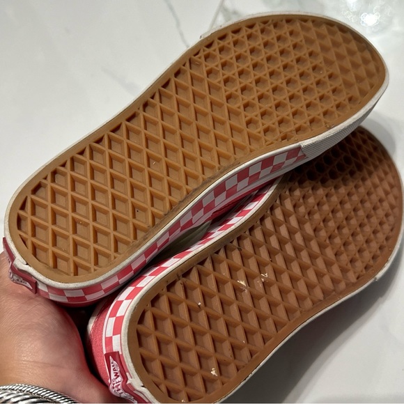 Slip on Vans women’s size 7 salmon color - Picture 3 of 6